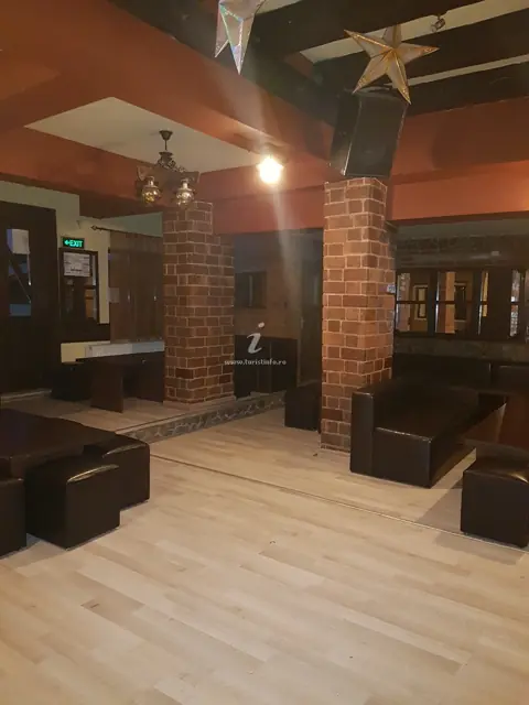 Sala de club, colț cu canapele